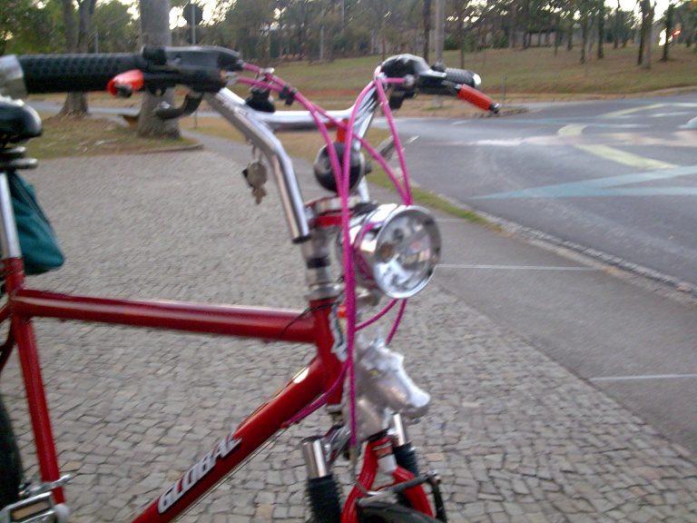 Bici Clique: Ferrari lança modelo de bicicleta