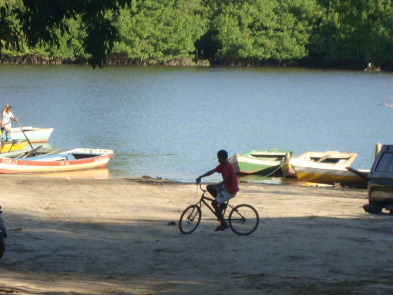Bici Clique: brincadeira em Caraíva (BA)