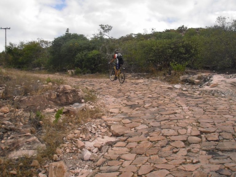 Cicloturismo: Pedal Lençóis – Igatu – Poço Azul na Chapada Diamantina