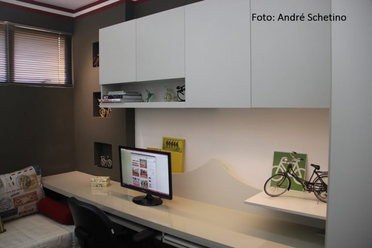 [Bicicletas e decoração]: Escritório com decoração de bicicletas