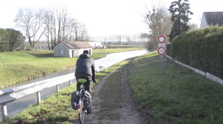 Passeio de bike no Canal de l’Ourcq