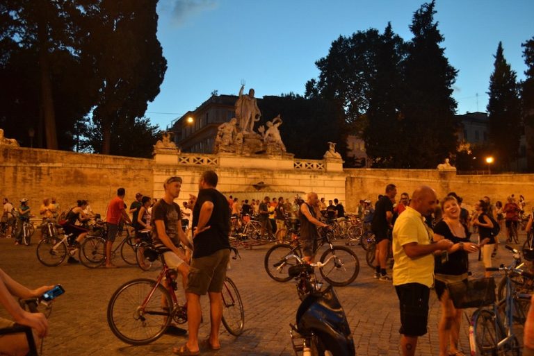 Massa Crítica de Roma. Piazza del Popolo